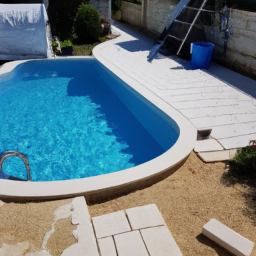 Piscine Extérieure en Béton : Conception sur Mesure pour un Espace de Détente Exceptionnel Pornic